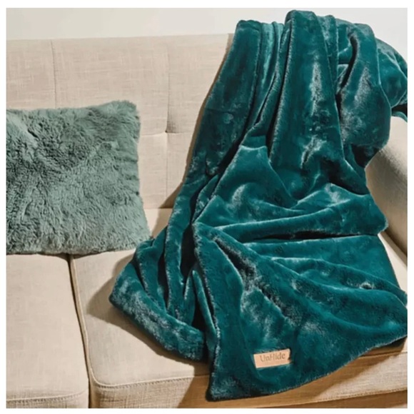 BRAND NEW Unhide Lil Marsh Blanket - Picture 1 of 6